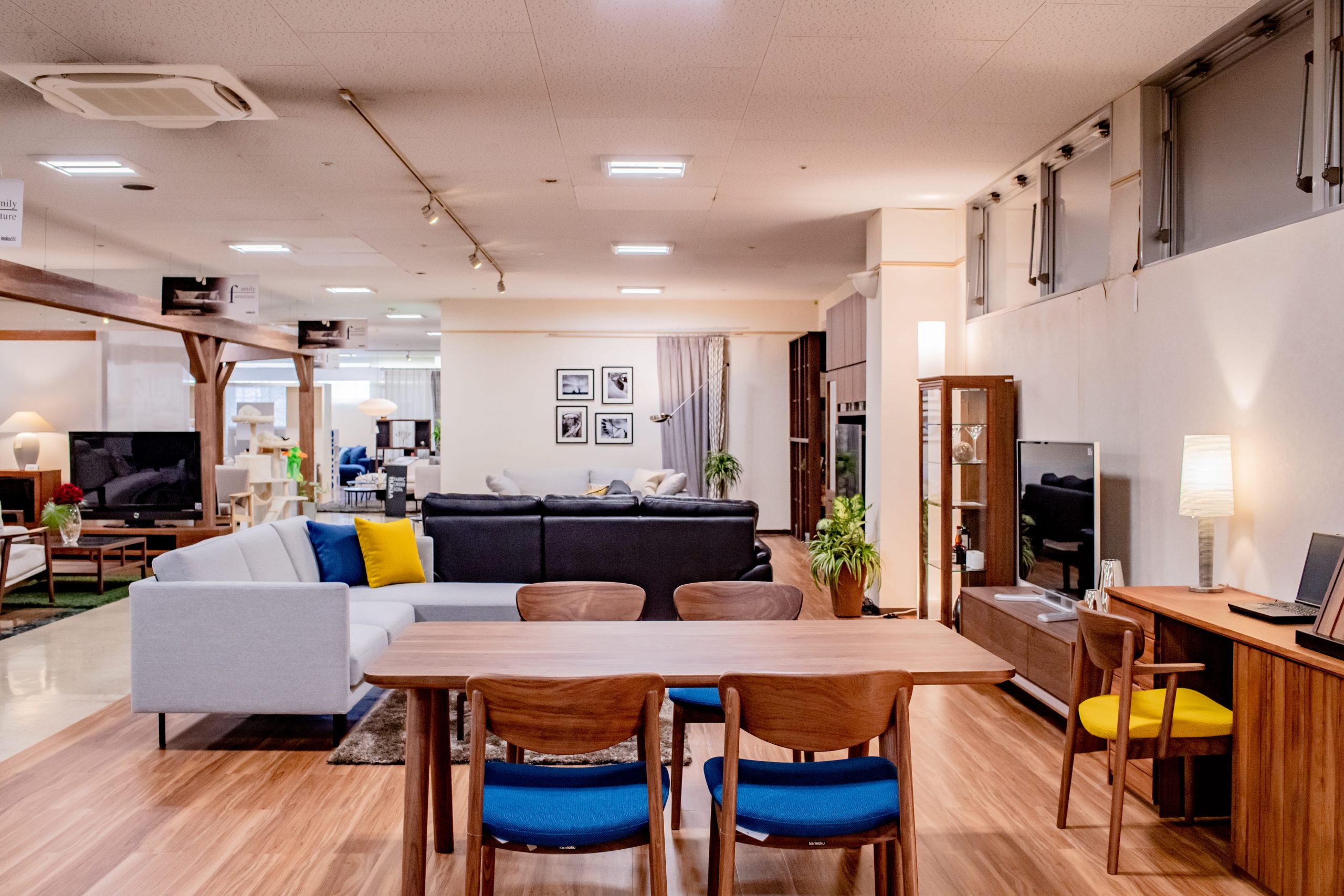 株式会社 井口家具百貨店